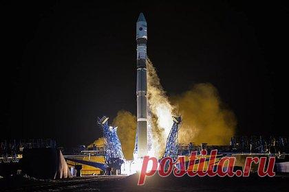 Россия запустила ракету «Союз-2.1б» с военным спутником. Воздушно-космические силы России (ВКС) запустили ракету «Союз-2.1б» с военным спутником космодрома Плесецк. Пуск провели в интересах Минобороны РФ. Прошлый запуск состоялся 27 октября, всего было произведено 67 испытательных пусков ракеты-носителя, два из которых оказались неудачными.