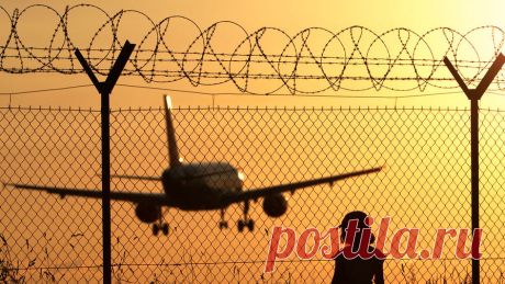 Аэропорт в Петрозаводске закроют на месяц из-за ремонта. Аэропорт Петрозаводск, расположенный в одноименном городе, временно закроют в связи с ремонтом взлетно-посадочной полосы. Об этом сообщается в Telegram-канале министерства транспорта Карелии. Как указано в заявлении, работа воздушной ...
