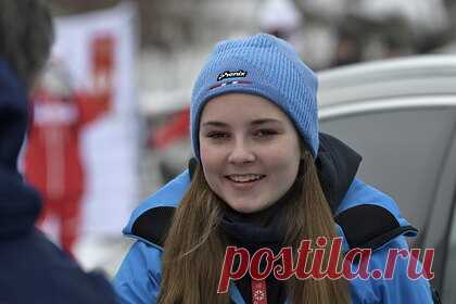 Принцесса-школьница полетала на истребителе F-16. Несовершеннолетняя принцесса Норвегии Ингрид Александра совершила полет на истребителе F-16. 17-летняя школьница по приглашению военных посетила авиационную эскадрилью. Самолет вылетел из Буде в сторону города Бардуфосс, коммуны Эвенес и Лофотенских островов, а затем вернулся на базу.