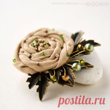 Купить Брошь цветок «Лесная роза» - бежевый, песочный, брошь цветок, брошь цветок из ткани