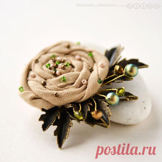 Купить Брошь цветок «Лесная роза» - бежевый, песочный, брошь цветок, брошь цветок из ткани