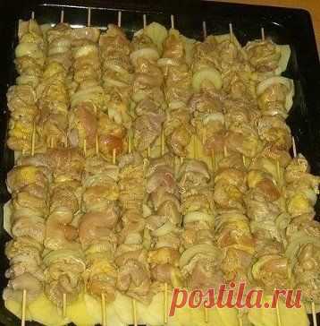 Куриный шашлык с картошкой в духовке