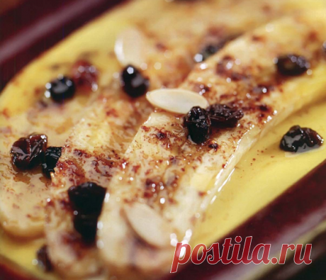 Запеченные бананы с соусом из апельсина и корицы