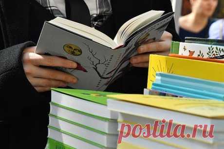 Книжную ярмарку «Китап-байрам» в Уфе сделают ежегодной. В Уфе завершилась первая масштабная международная книжная ярмарка «Китап-байрам». Как сообщает глава Башкортостана Радий Хабиров, мероприятие станет ежегодным. Ярмарка собрала более 140 издательств, книжных магазинов, частных букинистов, писателей, искусствоведов и общественных деятелей.