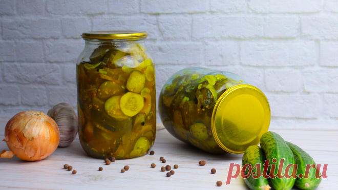 Крупные и переросшие огурцы я тоже мариную на зиму: режу кольцами, добавляю лук и варю в маринаде | Семейные рецепты | Дзен