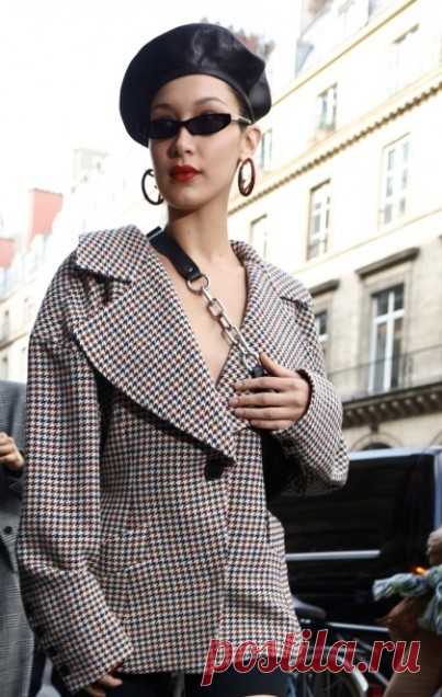 Свежие стрит-стайл образы в романтичном головном уборе – берете  Итак, берет. Сегодня сложно представить даму которая хотя бы раз в своей жизни не надевала берет, ведь он не только согреет холодной зимой, но и сделает вас настоящей элегантной леди. Важно лишь выбр…