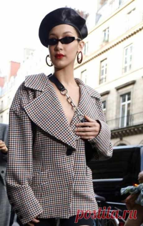 Свежие стрит-стайл образы в романтичном головном уборе – берете  Итак, берет. Сегодня сложно представить даму которая хотя бы раз в своей жизни не надевала берет, ведь он не только согреет холодной зимой, но и сделает вас настоящей элегантной леди. Важно лишь выбр…