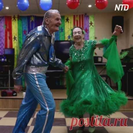 Ей – 82, ему – 86: самая пожилая танцующая пара России — Новости мира сегодня NTD Московские пенсионеры Майя Качина и Лев Китаев уже более двух десятилетий вместе очаровывают зрителей своими танцами. Им обоим уже за 80, и они считаются самой пожилой танцующей парой в России.