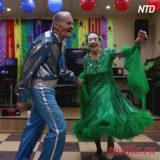 Ей – 82, ему – 86: самая пожилая танцующая пара России — Новости мира сегодня NTD Московские пенсионеры Майя Качина и Лев Китаев уже более двух десятилетий вместе очаровывают зрителей своими танцами. Им обоим уже за 80, и они считаются самой пожилой танцующей парой в России.