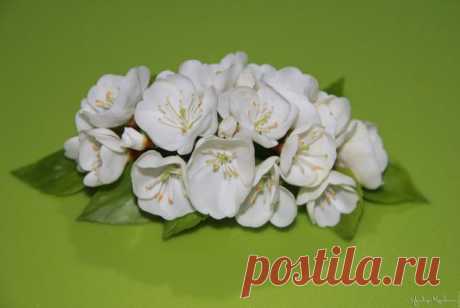 Веточка цветущей вишни из холодного фарфора