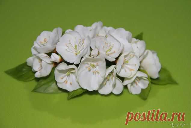 Веточка цветущей вишни из холодного фарфора