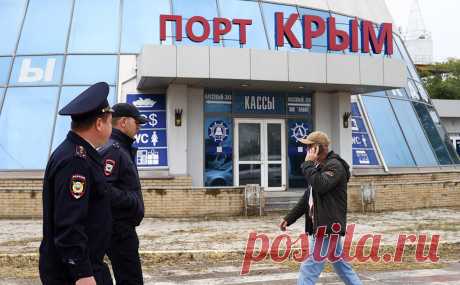 В Крыму продлили высокий уровень террористической опасности. Режим будет действовать в Армянске, Джанкое, Керчи, Красноперекопске; Джанкойском, Красноперекопском и Ленинском районах; а также на ведомственных объектах