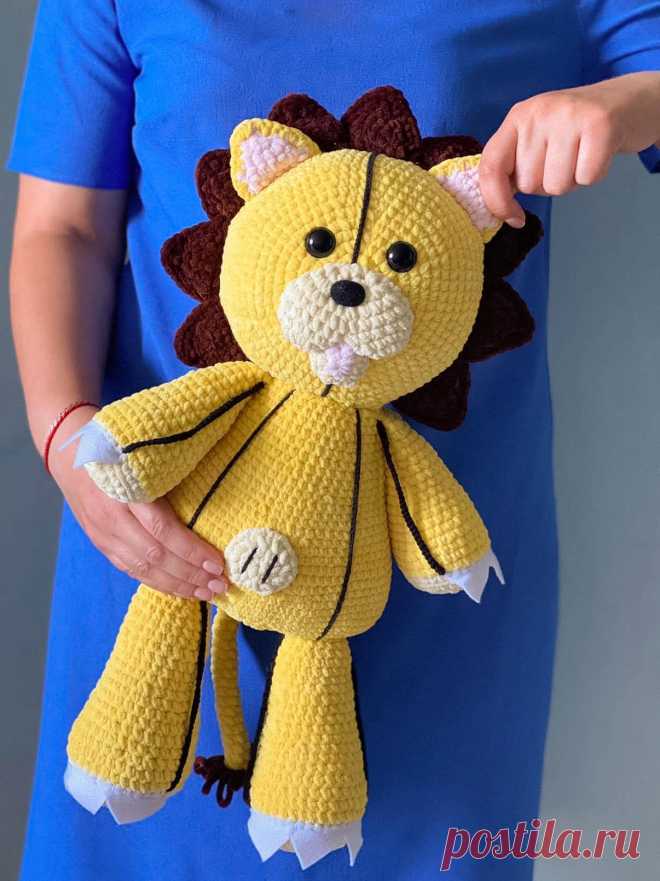 PDF Плюшевый лев Кон крючком. FREE crochet pattern; Аmigurumi animal patterns. Амигуруми схемы и описания на русском. Вязаные игрушки и поделки своими руками #amimore - плюшевый лев из аниме Блич, большой львенок из плюшевой пряжи, персонаж Blreach, котик, кот, кошечка, кошка, котенок.