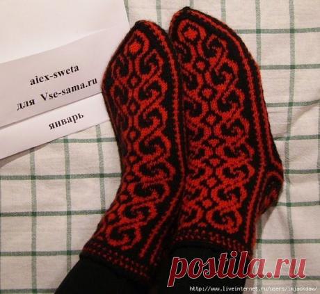 Как связать джурабы на двух спицах . МК
На первый взгляд может показаться, что вязание будет сложным, но на самом деле джурабы создаются очень легко.

В основе этого мастер-класса будет лежать вязание носка двумя спицами и без шва.

Главная особенность заключается в вязке боковой каемки.
Несколько ее узоров будут изображены на схеме.

Лучше всего брать самую простую из пяти петелек.
В центре такого орнамента будет происходить чередование петелек с кромкой.

Наберите пятьде...