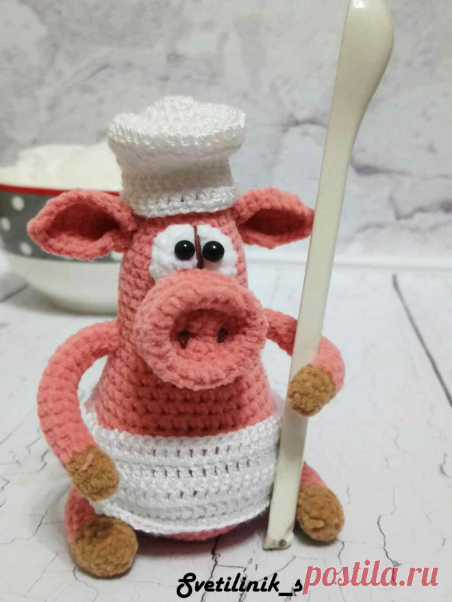 PDF Поросята-хранители. FREE amigurumi crochet pattern. Бесплатный мастер-класс, схема и описание для вязания игрушки амигуруми крючком. Вяжем игрушки своими руками! Свинка, поросенок, pig, piglet, piggy, свинья, поросёнок. #амигуруми #amigurumi #amigurumidoll #amigurumipattern #freepattern #freecrochetpatterns #crochetpattern #crochetdoll #crochettutorial #patternsforcrochet #вязание #вязаниекрючком #handmadedoll #рукоделие #ручнаяработа #pattern #tutorial #häkeln #amigurumis