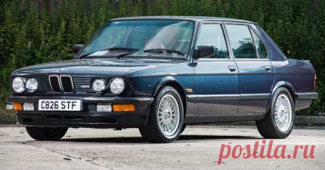 На аукцион выставили уникальную BMW E28 с правым рулем  На сайте аукциона Baron появился лот с 33-летней BMW M5 в кузове E28. Она является одним из двух праворульных автомобилей с окрасом кузова в особый цвет из каталога BMW Individual и специальным набором опций для интерьера.