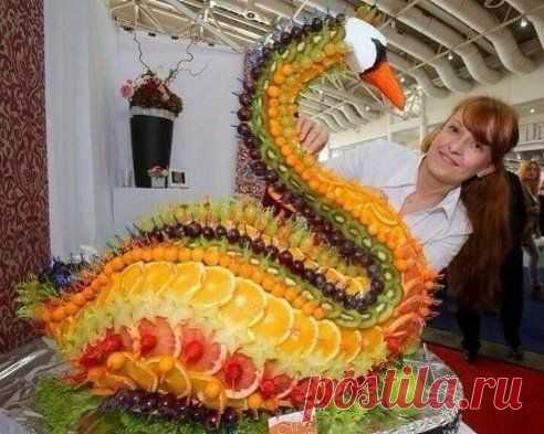 Фруктовый лебедь