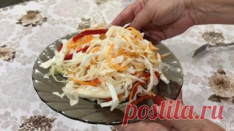 Салат из Капусты Приготовлен в Горячем маринаде Вкуснятина Нереальная Рецепт :
Капуста 1 кг
Морковь 150 гр
Болгарский перец 200 гр
Чеснок 3-4 чубчика
Маринад
Вода 0,5 литра
Соль 1 столовая ложка 
Сахар 100 гр
Масло…