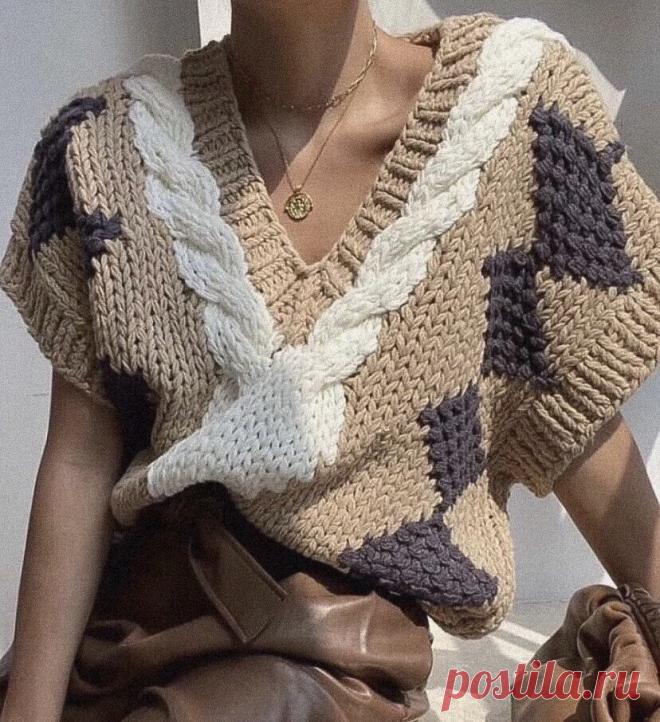 Простые и актуальные вязаные безрукавки. Вяжем по мотивам брендовых вещей | Вяжем вместе! | Яндекс Дзен