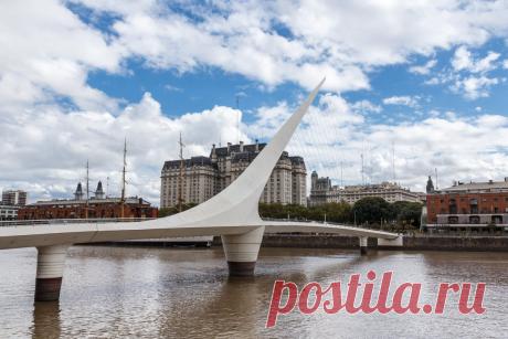 В аэропорту Буэнос-Айреса оказались заблокированы $500 млн долларов. Пока деньги оставались заблокированными, у банков возникли проблемы.