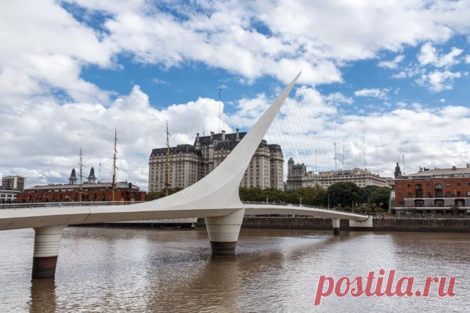 В аэропорту Буэнос-Айреса оказались заблокированы $500 млн долларов. Пока деньги оставались заблокированными, у банков возникли проблемы.