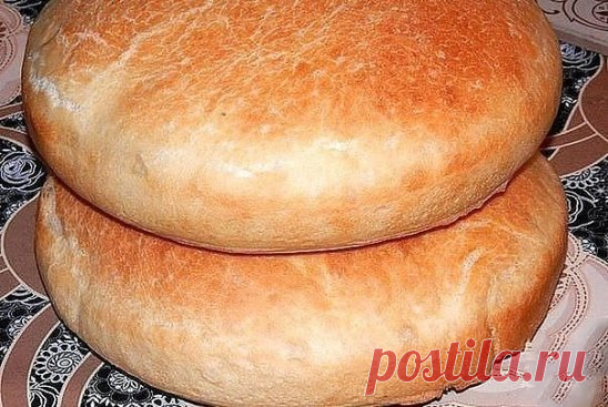 Хлеб домашний
Напишу рецептик вот на такие две булки хлеба, форма разъемная диаметром 25 см.
Ингредиенты:
-вода тёплая 2,5 ст. (650 мл.)
-сахар 1 ч.л.
-соль 2 ч.л.
-дрожжи сухие 2,5 ч.л.
-мука чуть больше 1 кг.
Замесить мягкое тесто, добавляя ингредиенты по одному, поставить в теплое место чтобы оно подошло.
Как тесто хорошо поднялось, разделить на две равные части, одну часть положить в форму и дать тесту расстояться. 
После выпекать при температуре 180 градусов примерно 30-40 мин. а вообще ори