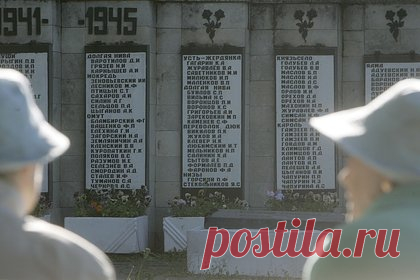 Эстония потратит более 900 тысяч евро на демонтаж советских памятников. Правительство Эстонии потратит учреждениям, подведомственным министерству обороны, 916 405 евро на деятельность, связанную с «переносом советских военных памятников из публичного пространства». Кампания по демонтажу предусматривает снос или замену 244 мемориалов и памятников с символикой советской власти.
