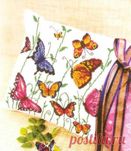 Вышивка. Подушка