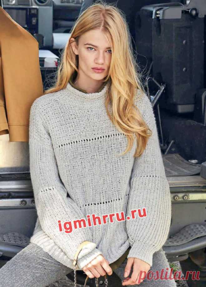 ПУЛОВЕР С РЕБРИСТЫМИ СТРУКТУРАМИ И ПРОШВАМИ.