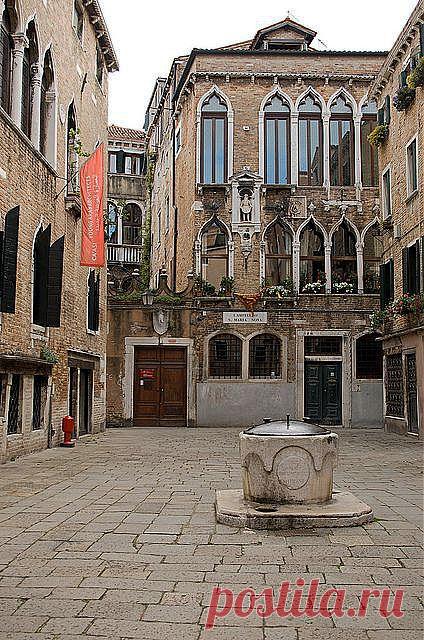 Campiello di Santa Maria Nova , Venice , Italy | caroline duez приколол(а) это к доске Venise & Burano