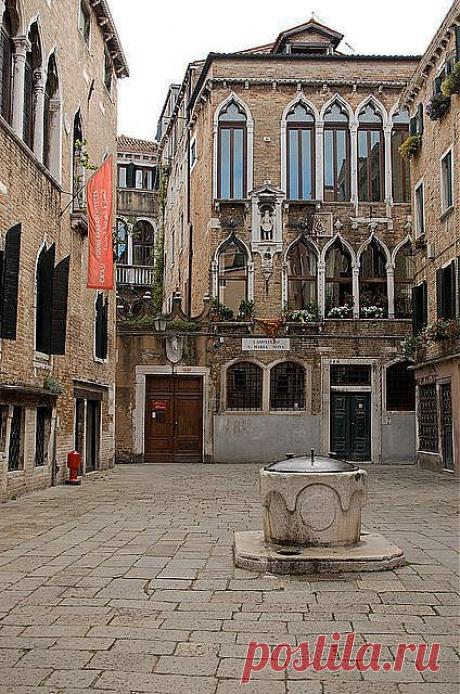 Campiello di Santa Maria Nova , Venice , Italy | caroline duez приколол(а) это к доске Venise &amp; Burano