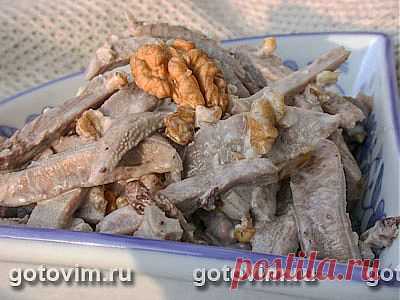 Салат из языка с орехами и чесноком. Фото-рецепт / Готовим.РУ