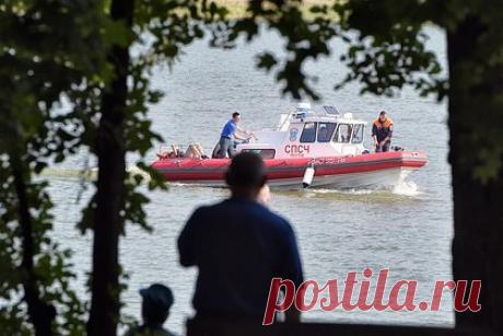 Россиянин сел за столкновение частного гидроплана и вертолета над Истрой. В Подмосковье суд вынес приговор по уголовному делу о столкновении гидроплана и вертолета над Истринским водохранилищем. Владелец гидроплана признан виновным в оказании услуг, не отвечающих требованиям безопасности. Ему назначено наказание в виде лишения свободы на шесть лет в колонии общего режима со штрафом.