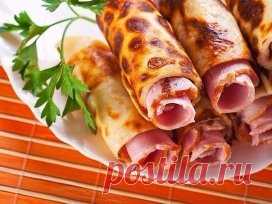 15 САМЫХ ВКУСНЫХ НАЧИНОК ДЛЯ БЛИНОВ 🍴
1. Блины с начинкой из яиц
Состав: 4 яйца, 50 гр. зеленого лука, 5-10 гр. укропа, соль.
Отварить 4 яйца. Натереть вареные яйца на терку. Обжарить зеленый лук 50 гр. Укроп 5-10 гр. Соль по вкусу.
2. Творожная начинка в блины
Состав: Творог 500 гр., 1 желток яйца, 2 столовые ложки сахара, 50 гр. изюма.
Берем творог, добавляем в него один желток, сахар, перетираем все с творогом.
В получившуюся массу добавляем изюм. Предварительно замоченный в
кипятке.
3. К