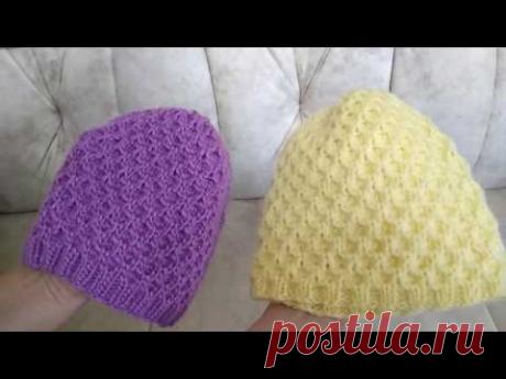 Видео-обзор моих бесшовных шапочек, связанных спицами по кругу узором вафельки