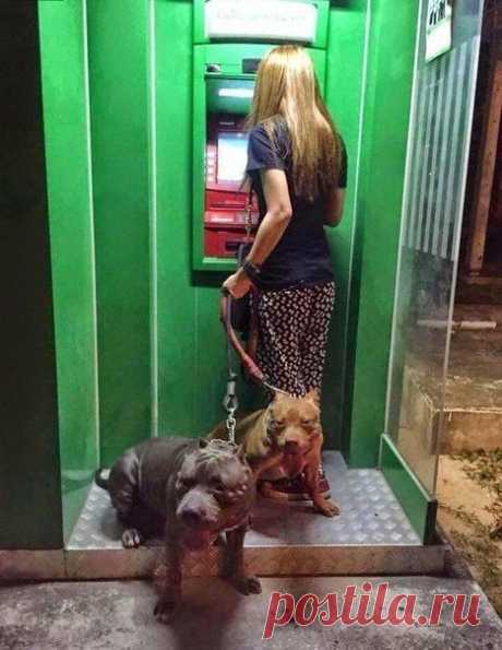 Как надежно снимать зарплату в банкомате. / Понимание бизнеса