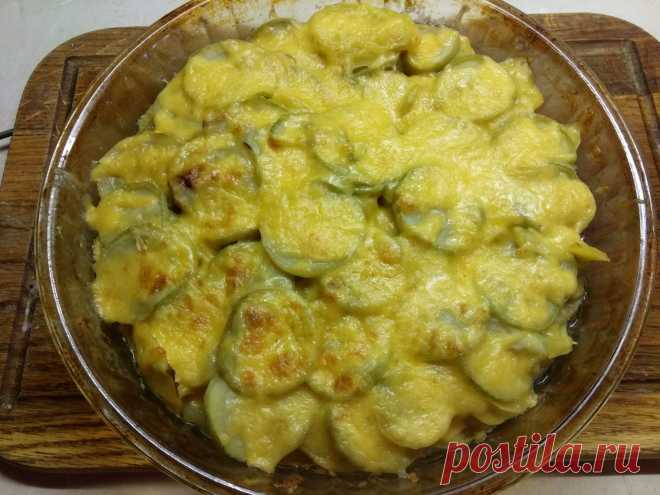 Гратен из картофеля, кабачков и яблок
