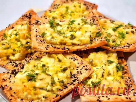 СЛОЙКИ с яйцом и зеленым луком. Готовлю из слоено/дрожжевого теста.
Ссылка на видео:
https://youtu.be/zcFxRMNjbxM

Слойки на завтрак, перекус, в дорогу. И быстро, и удобно, и вкусно ! Состав: Готовое слоено/дрожжевое тесто - 1 пластина. Яйцо - 5 шт. Лук зеленый - 1 пучек. Сыр твердый - 100 гр. Майонез - 3 ст. л. Яйцо для смазки - 1 шт. Кунжут - 1 ст. л. Соль - щепотка.