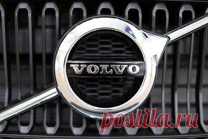 Конкурент Tesla потратит миллиард долларов на электромобили. Volvo Cars вложит 10 миллиардов шведских крон (1,1 миллиарда долларов) в свой завод в Гетеборге в ближайшие несколько лет для подготовки к производству полностью электрических автомобилей. На предприятии внедрят новые технологии и производственные процессы и организуют сборку аккумуляторов.