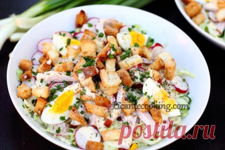 Салат з молодої капусти з шинкою та хроном Вітамінний салат з молодої капусти, з шинкою, яйцем та редискою під ароматною густою заправкою з хроном.