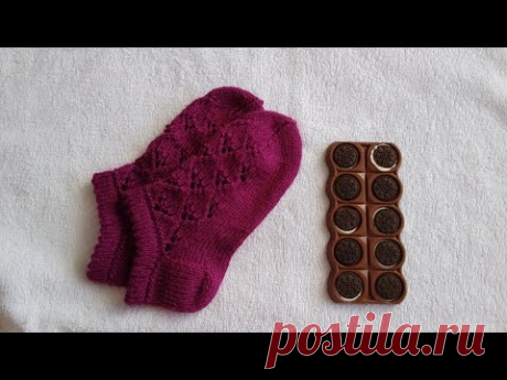 Короткие носочки, следики с ажурным узором вязаные спицами. How to knit easiest ever sock/slipper.