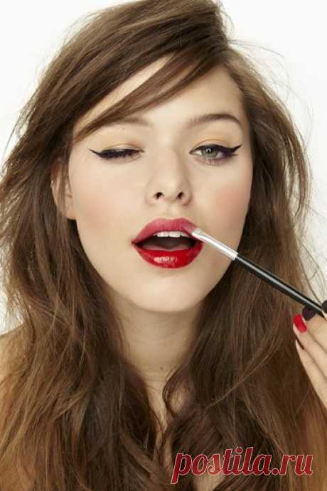 How to Choose The Right Lipstick Color For Your Skin