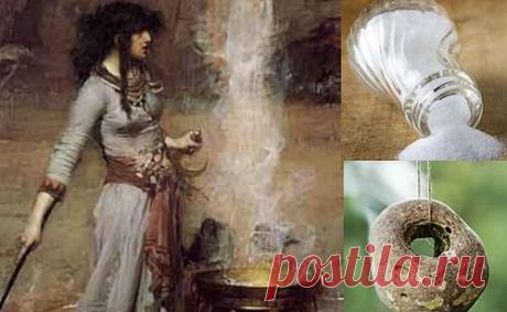 Вера в сверхъестественное и колдовство столь же стара, как и сама история, и люди разных цивилизаций и в разные века пытались найти всевозможные, порою даже весьма странные, способы защиты от вторжения бесов и ведьм в их жизнь. Вот самые невероятные из них.