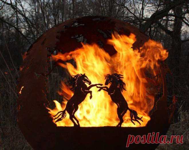 Дизайнерские огненные шары в саду ~ Planetalsad