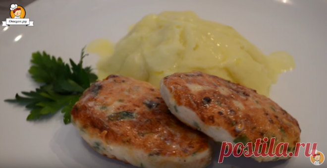Куриные котлетки с болгарским перцем и петрушкой / Простые рецепты