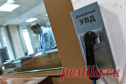 Семье оставившего послание на стене дома солдата стали поступать угрозы. Родственники оставившего послание на стене дома бойца Романа Рудакова сообщили об угрозах, рассказал источник телеканалу RT. После появления в СМИ публикаций о написанной на стене просьбе позаботиться о родных его родителям, брату и сестре стали поступать угрозы, в том числе с украинских номеров.