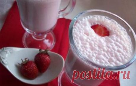 Молочный коктейль с клубникой / Молочные коктейли и напитки / TVCook: пошаговые рецепты c фото