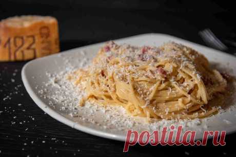 Du bist auf der Suche nach einer leckeren Pasta? Dann probiere am besten meine leckere, originale Italienische Carbonara aus. Sie geht super schnell und kommt immer gut an. Zutaten: Für Spaghetti Carbonara Italienischer Art Weißt du manchmal auch nicht, was du Gesundes, aber Schnelles kochen sollst? Dann findest du hier über 100 leckere und gesunde...