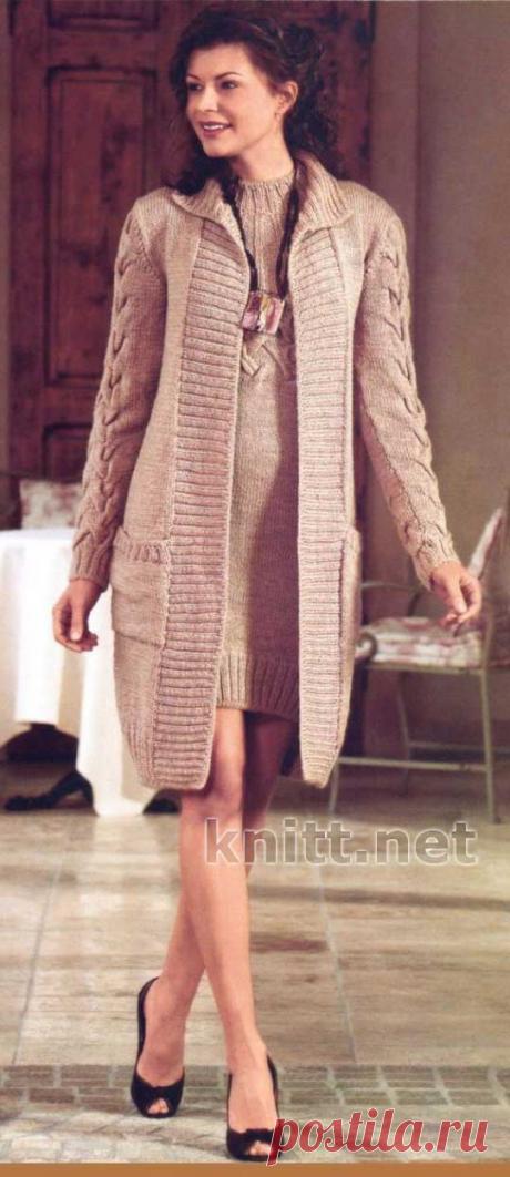 Пальто с карманами и ажурным узором на рукавах