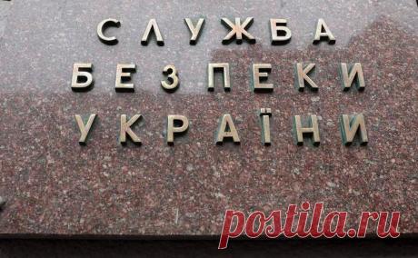 Зеленский уволил главу одного из департаментов СБУ. Роман Семенченко возглавлял департамент защиты государственности с октября 2022 года. «Страна» связывает увольнение со скандалом со слежкой за сотрудниками расследовательского проекта; журналисты считают, что за ней стоят силовики